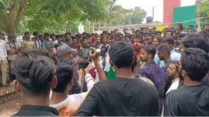 সমন্বয়কদের ‘ভুয়া’ দাবি করে বিক্ষোভ