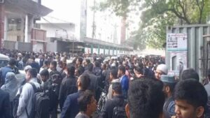 সচিবালয়ে ভিড় বাড়ছে উৎসুক জনতার