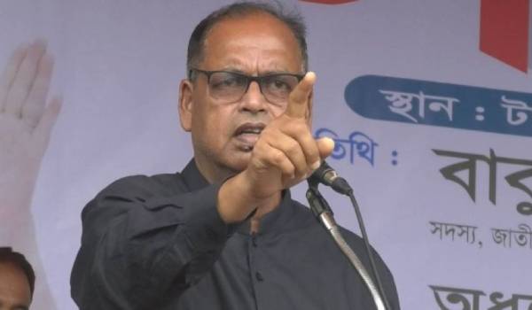 নির্বাচন আটকে দেশকে ভিন্ন পথে নিতে চায় একটি মহল: দুদু