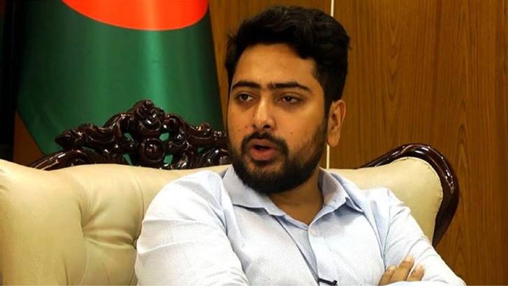 এখন সড়কে অন্যদল দুর্নীতি করছে : উপদেষ্টা নাহিদ