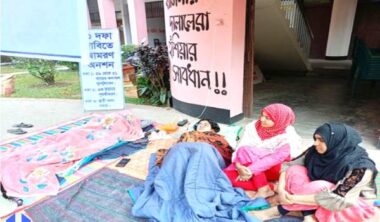 আইন অনুষদ ভবনের দাবীতে ২০ ঘন্টা যাবৎ জাবি শিক্ষার্থীদের অনশন