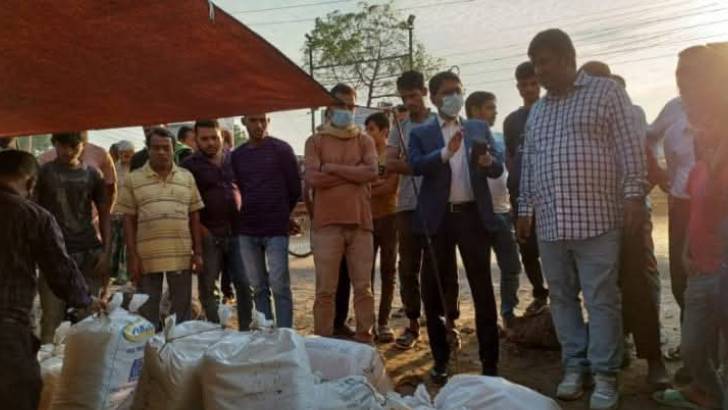নিষিদ্ধ পলিথিন শপিং ব্যাগ জব্দ, কারখানা বন্ধের নির্দেশ