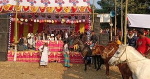 টাঙ্গাইল এক বিশাল ঘোড় দৌড় প্রতিযোগিতা