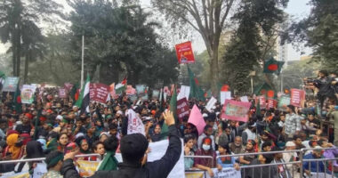 স্লোগানে স্লোগানে মুখর কেন্দ্রীয় শহিদ মিনার, শেখ হাসিনার ফাঁসি দাবি