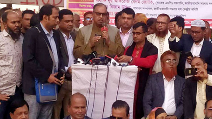 স্বাধীন বাংলাদেশ থেকে ভারত বস্তা বস্তা টাকা ও অস্ত্র লুট করেছে – দুদু
