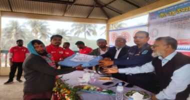 টঙ্গীবাড়ীতে রেড ক্রিসেন্ট সোসাইটির শীতবস্ত্র বিতরণ