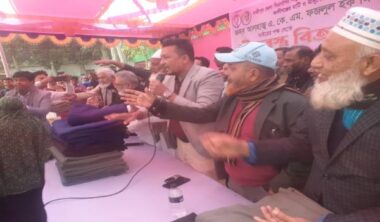 কালীগঞ্জে শীতার্ত মানুষের মাঝে শীতবস্ত্র বিতরণ 