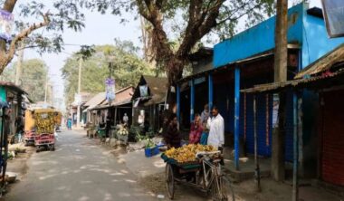 মুন্সীগঞ্জে বাজার পুড়িয়ে দেওয়ার হুমকি
