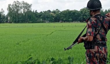 সীমান্তে  বিজিবি রুখে দিলেন  বিএসএফের কাঁটাতারের বেড়া নির্মাণ 