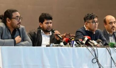 সরকার ঘোষণাপত্রের প্রক্রিয়াকে সহায়তা করছে: মাহফুজ আলম