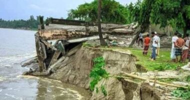 নদী ভাঙ্গনের ফলে খোলা আকাশের নীচে বসবাস শতাধিক পরিবারের