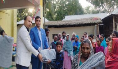 নাটোরের নলডাঙ্গায় ক্ষুদ্র নৃ-গোষ্ঠীর মাঝে শীতবস্ত্র বিতরণ