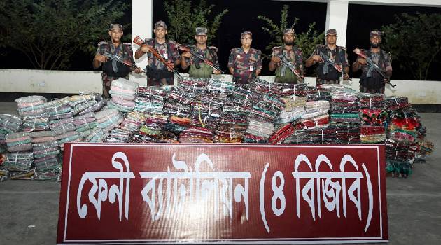 ভারতীয় শাড়িসহ দেড় কোটি টাকার চোরাচালানি পণ্য আটক