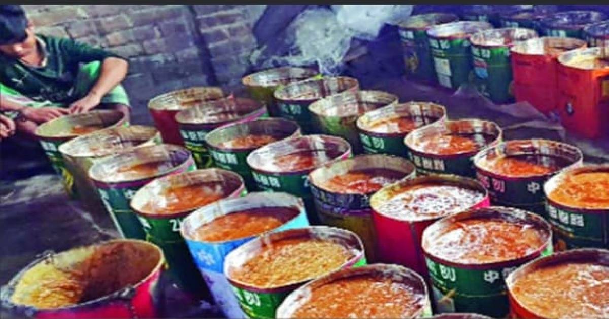 নাটোরে দুটি ভেজাল গুড় তৈরির কারখানায় অভিযান – আটক ২