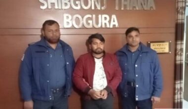 শিবগঞ্জে পুলিশের হাতে যুবলীগ নেতা গ্রেফতার