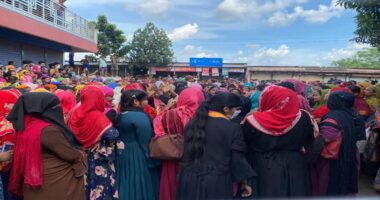 শ্রমিক আন্দোলনে উত্তাল প্রতীক সিরামিকস লিমিটেড: নয় দফা দাবিতে বিক্ষোভ