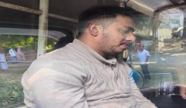 পরীক্ষা দিতে এসে নিষিদ্ধ সংগঠন ছাত্রলীগের কর্মী আটক