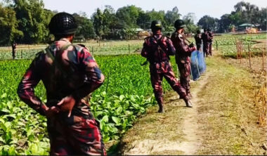 সীমান্তে উত্তেজনা : আইন লঙ্ঘন করে ভারতের কাঁটাতারের বেড়া নির্মাণ