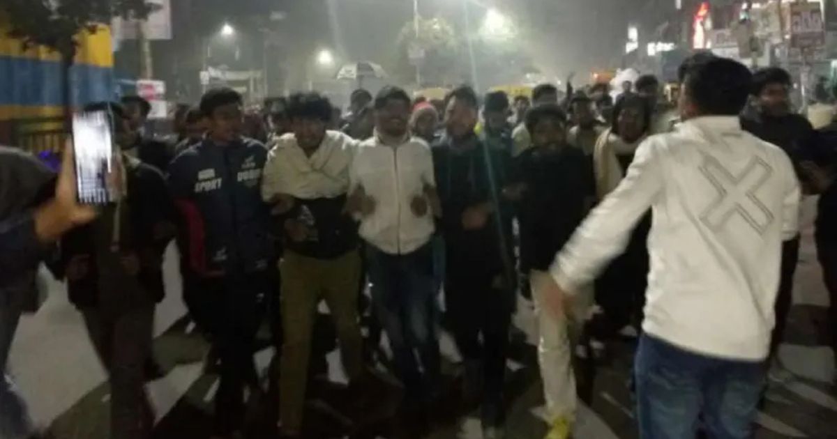৭ কলেজের শিক্ষার্থীদের সায়েন্সল্যাব অবরোধ, যান চলাচল বন্ধ