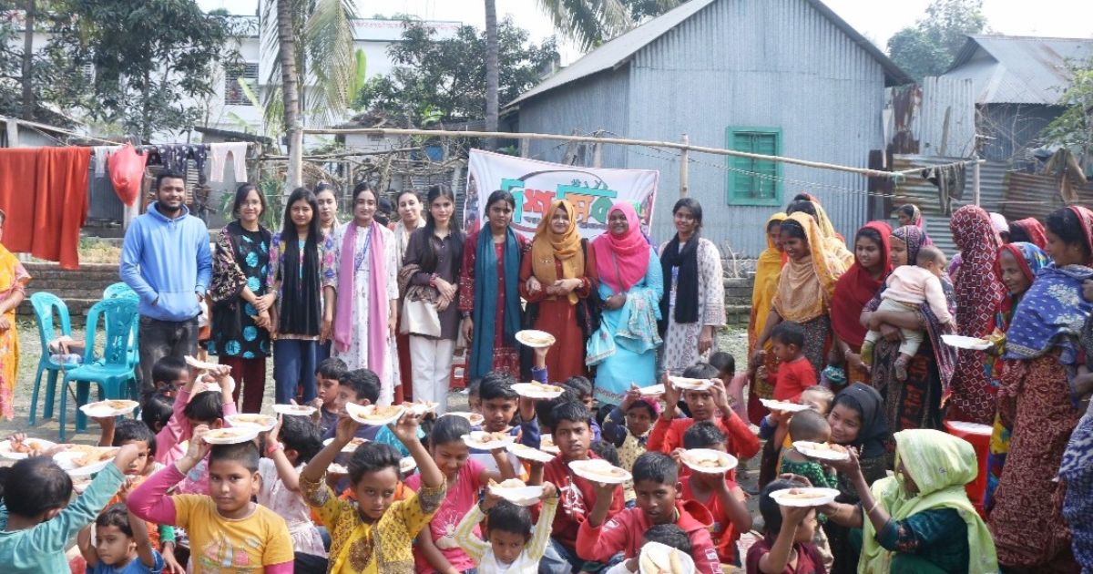 টাঙ্গাইলে স্বেচ্ছাসেবী তরুণদের উদ্যোগে পথশিশুদের নিয়ে পিঠা উৎসব