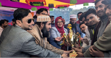 তারুণ্যের উৎসব উপলক্ষ্যে ফুটবল টুর্নামেন্টে বড়াইগ্রাম পৌরসভা চ্যাম্পিয়ন