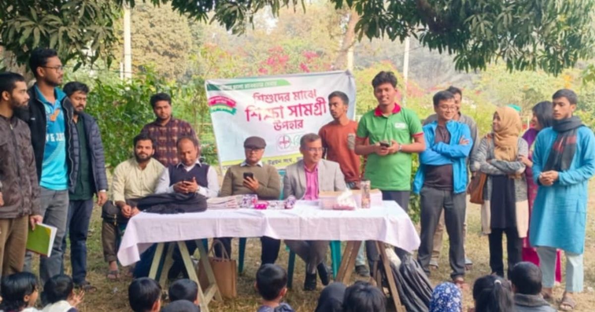 জাবির তরী স্কুলের শিশুদের শিক্ষাসামগ্রী দিল লাল সবুজ উন্নয়ন সংঘ