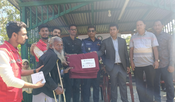দীঘিনালায় যুব রেডক্রিসেট এর উদ্যোগের অসহায় মানুষের মাঝে কম্বল বিতরণ