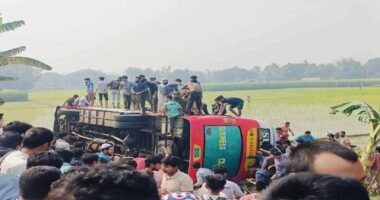 ইসলামী বিশ্ববিদ্যালয়ে বাস উল্টে শিক্ষার্থীসহ, আহত ২০