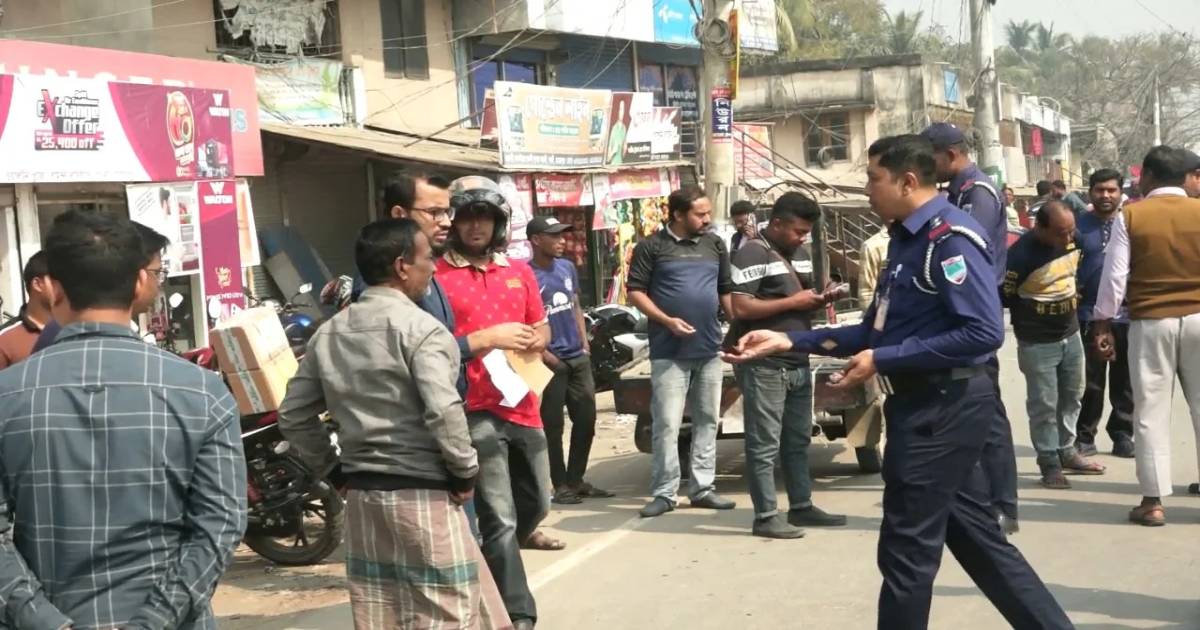 অবৈধ যান বন্ধে মেহেরপুরে ভ্রাম্যমাণ আদালত