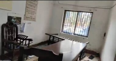 মুন্সীগঞ্জে নিখোঁজ স্কুলছাত্রের সন্ধান দাবিতে, থানায় ভাঙচুর