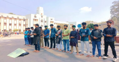 রাজশাহী বিশ্ববিদ্যালয়ে স্বরাষ্ট্র উপদেষ্টার ‘প্রতীকী জানাজা’
