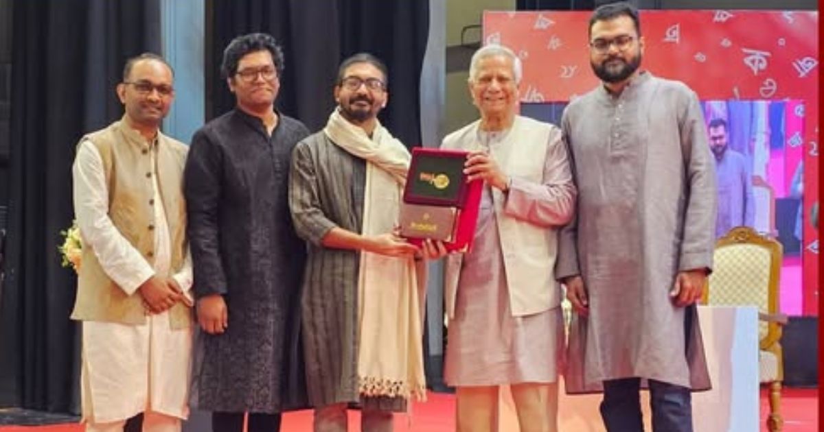 একুশে পদক গ্রহন করলেন অভ্র কী- বোর্ডের চার সদস্য