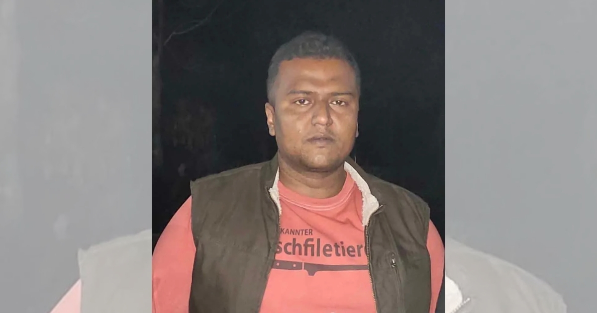সাবেক প্রতিমন্ত্রীর ভাতিজা আটক, পুলিশের হাতে হস্তান্তর