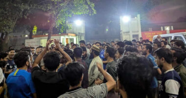 কুয়েটে শিক্ষার্থীদের ওপর হামলার প্রতিবাদে উত্তাল বুটেক্স