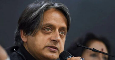 বাংলাদেশের সাবেক প্রধানমন্ত্রীর বক্তব্য ভারতের জন্য জটিলতা তৈরি করেছে: শশী থারুর