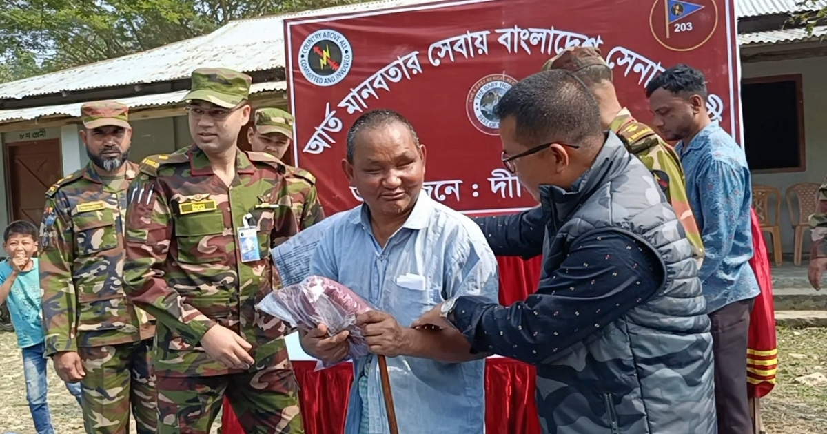 অসহায় শীতার্ত মানুষের মাঝে শীতবস্ত্র বিতরণ
