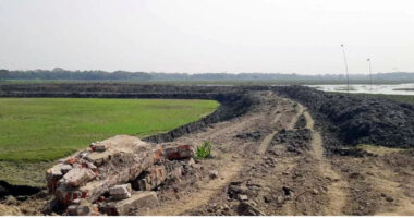 আ. লীগ নেতা সরকারী মৎস্য অভয়াশ্রম দখল করে নিজস্ব পুকুর খনন