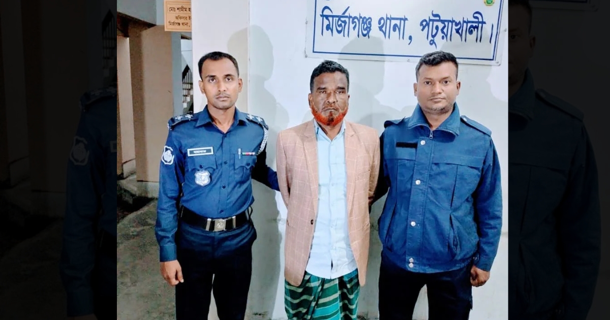 সাবেক স্বরাষ্ট্রমন্ত্রীর গাড়িবহরে হামলায় প্রধান শিক্ষক আটক