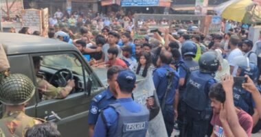 ছাত্রীকে ধর্ষণ চেষ্টার অভিযোগে প্রহরীকে পিটুনি
