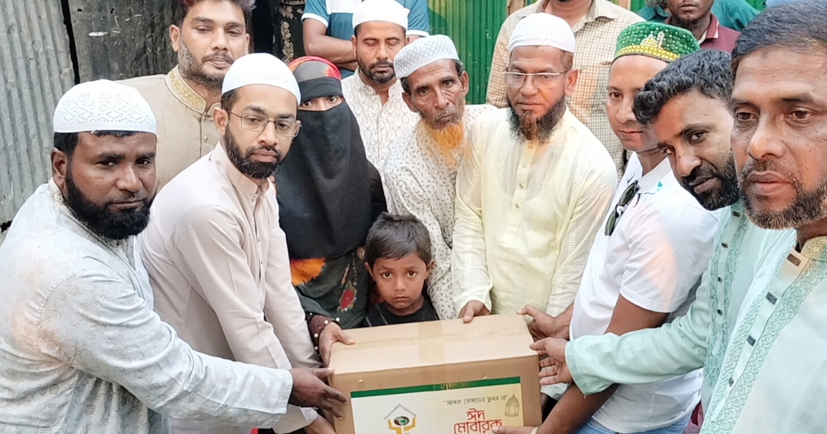 শহিদ পরিবারের মাঝে তারেক রহমানের পক্ষে ঈদ উপহার বিতরণ