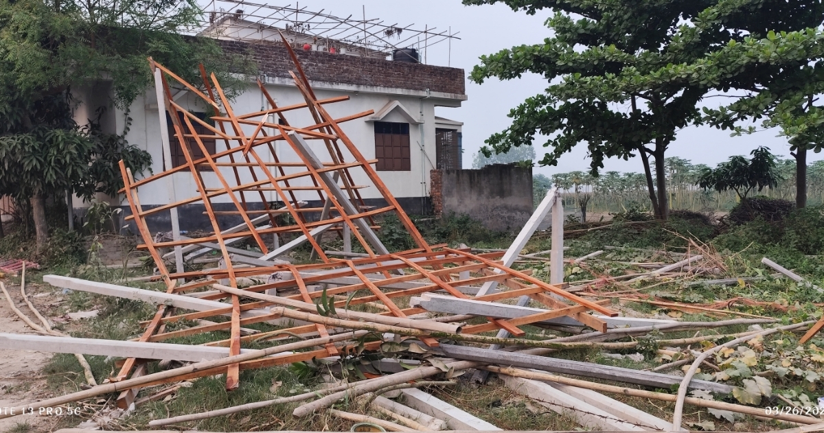 সিংগাইরে জমি নিয়ে বিরোধের জেরে অবসরপ্রাপ্ত প্রধান শিক্ষকের ওপর হামলা ও ঘর ভাঙচুর