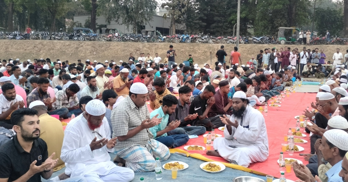 দুর্গাপুরে সোহেল খানের উদ্যোগে ইফতার ও দোয়া মাহফিল