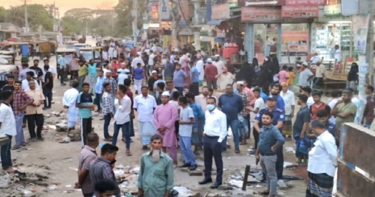 মুন্সিগঞ্জে ফুটপাত উচ্ছেদে প্রশাসনের অ্যাকশন