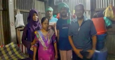 গজারিয়ায় ক্রেতা সেঁজে মাদক বিক্রেতা নারীকে আটক করল পুলিশ