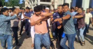 হাসপাতালে চিকিৎসকের অবহেলায় রোগীর মৃত্যু, চিকিৎসকের উপর বিক্ষুদ্ধ স্বজনদের হামলা