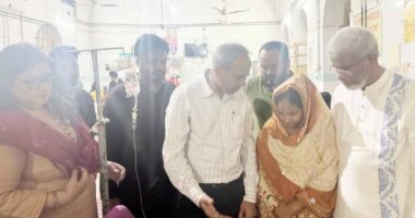 বাঞ্ছারামপুরে নির্যাতনের শিকার শিশুর খোঁজ নিলেন তারেক রহমান