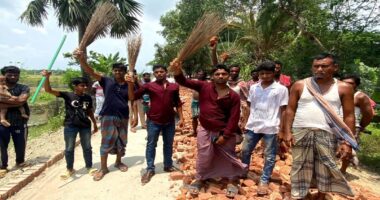 সড়কের কাজে অনিয়ম প্রকৌশলী ও ঠিকাদারের বিরুদ্ধে ঝাড়ু – মিছিল