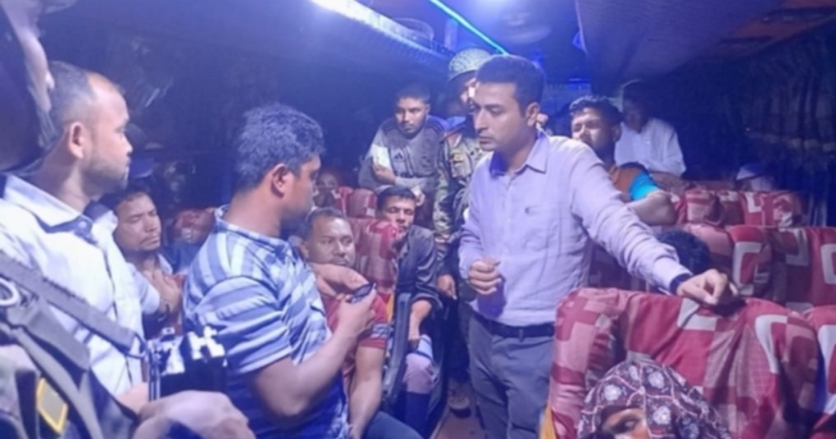 বাসে অতিরিক্ত ভাড়া আদায়: দুর্গাপুরে পরিবহনে প্রশাসনের অভিযান