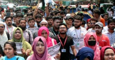 ইসরায়েলি বর্বরতার প্রতিবাদে ঢাকায় মার্কিন দূতাবাসের সামনে বিক্ষোভ