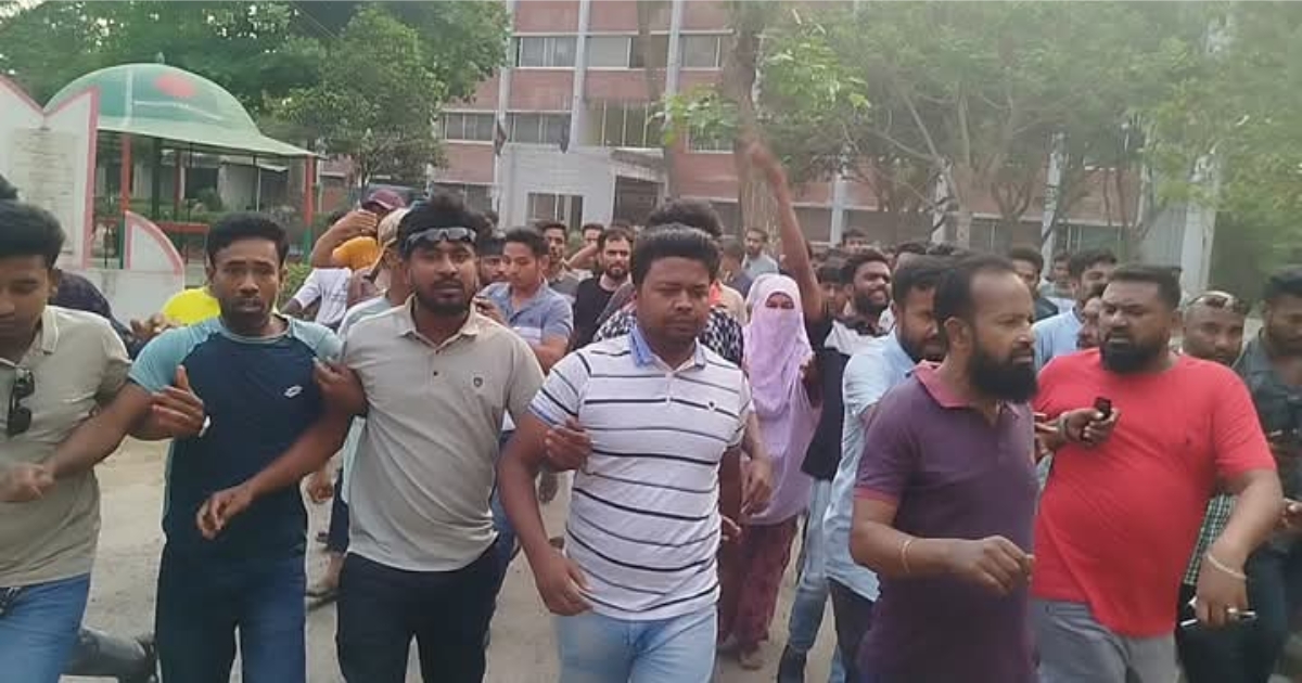 নাটোরে থানা থেকে জেলা ছাত্রদল নেতাকে ছিনতাই